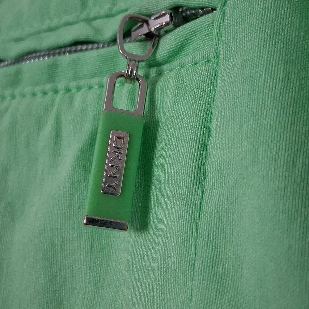 DKNY Skort Golf Tennis Pickleball Bright Green Sportswear Zipper Pockets Sz 4 - Picture 8 of 9